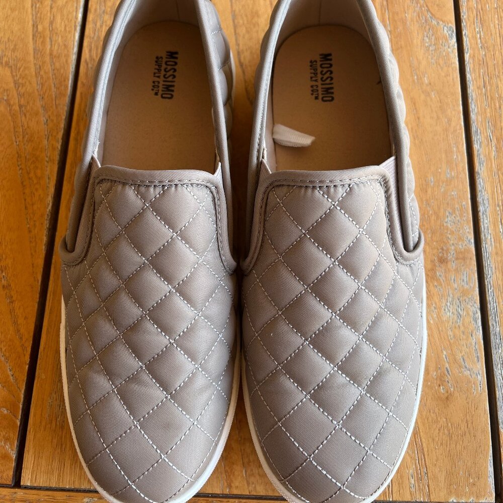 EUC Mossimo Women’s 8 Tan Khaki Quilted Slip On Shoe Sneaker Size 8